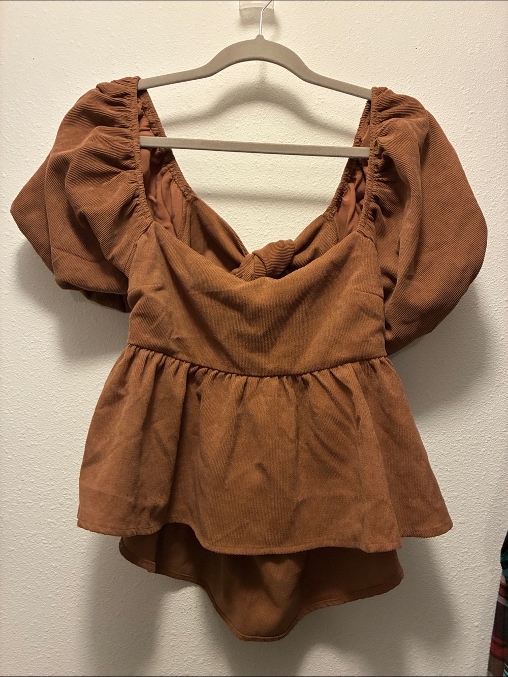 Francesca's Collections Rust Brown Puff-Sleeve Peplum Top